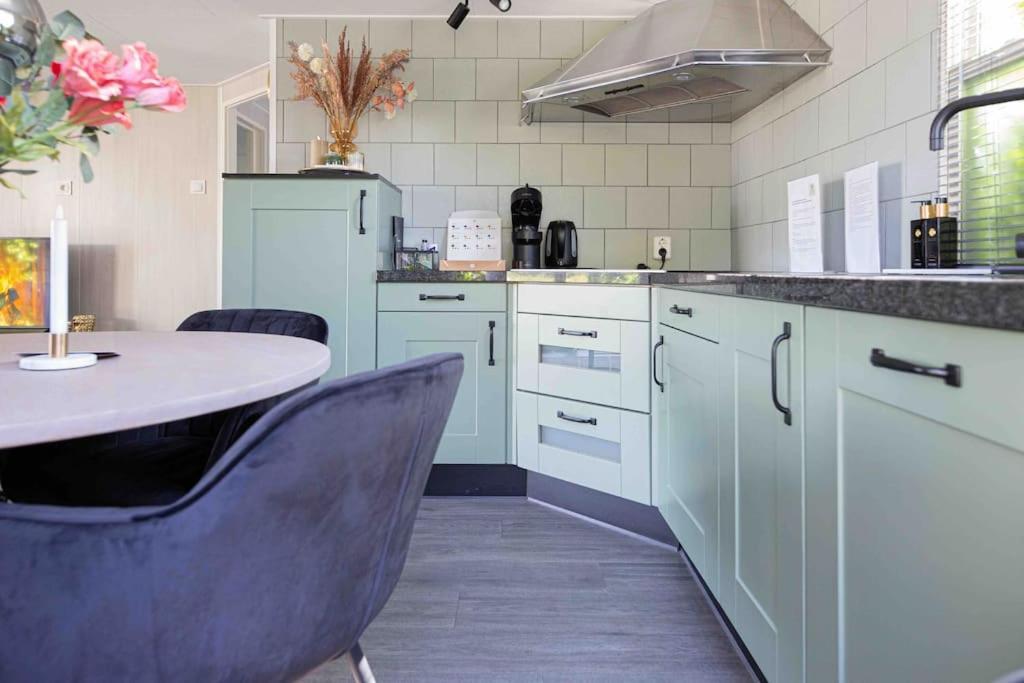 86, Bed & Outdoor Wellness - Sauna, Hottub, Icebath & Outdoor Shower Included! Oisterwijk Luaran gambar